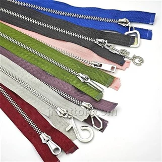 Metalen ritsen voor kleding