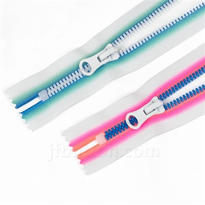 Witte plastic rits met PVC -trek